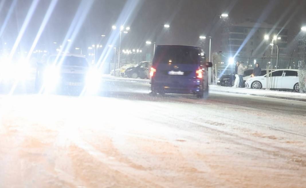 Aksaray'da tehlikeli sürüş: Karlı yolda drift attı! O anları da paylaştı! 2